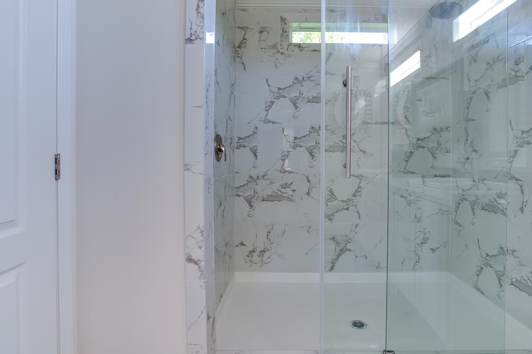 Gs sierra  bathroom home features