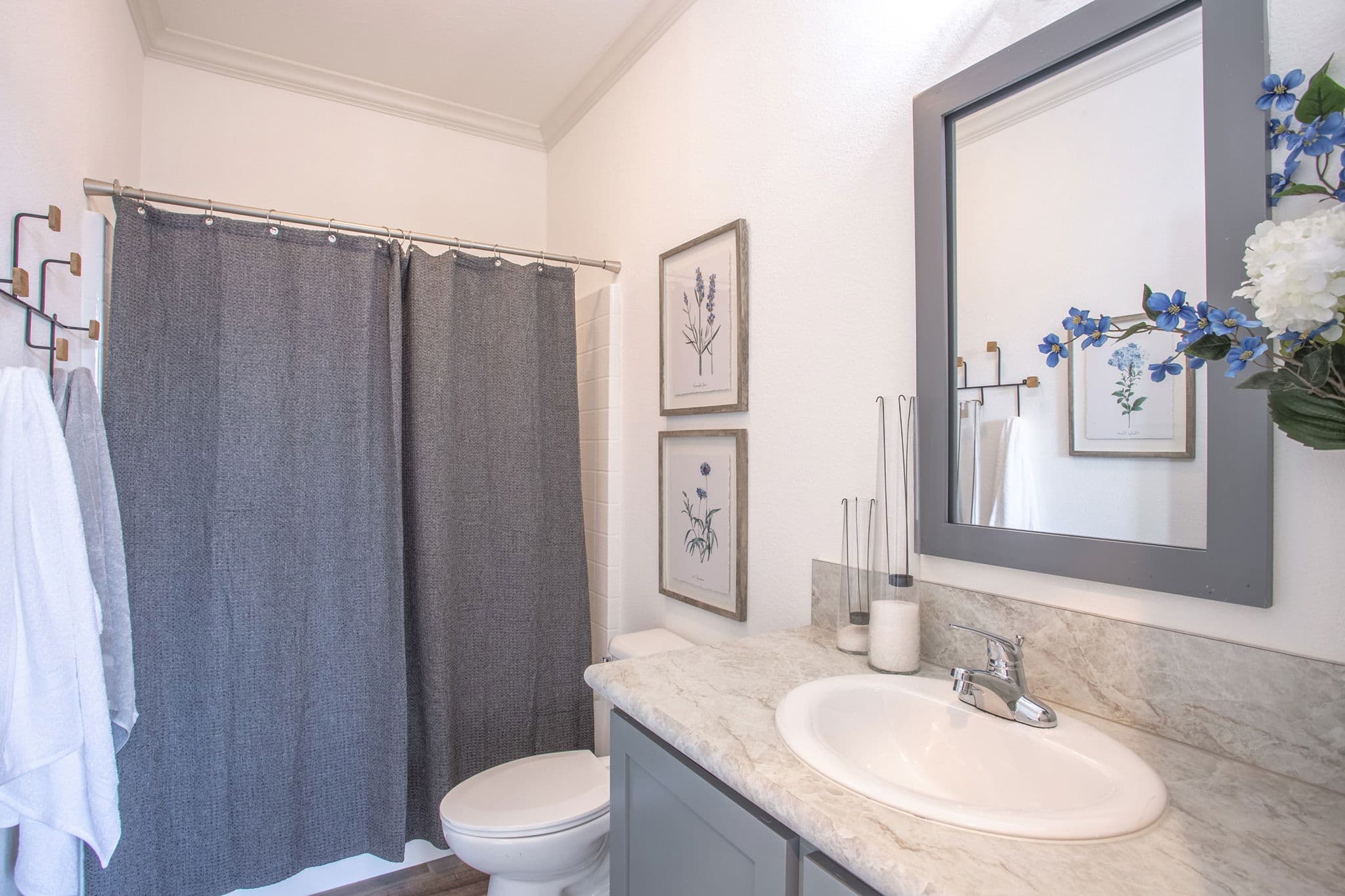 Sequoia bathroom home features