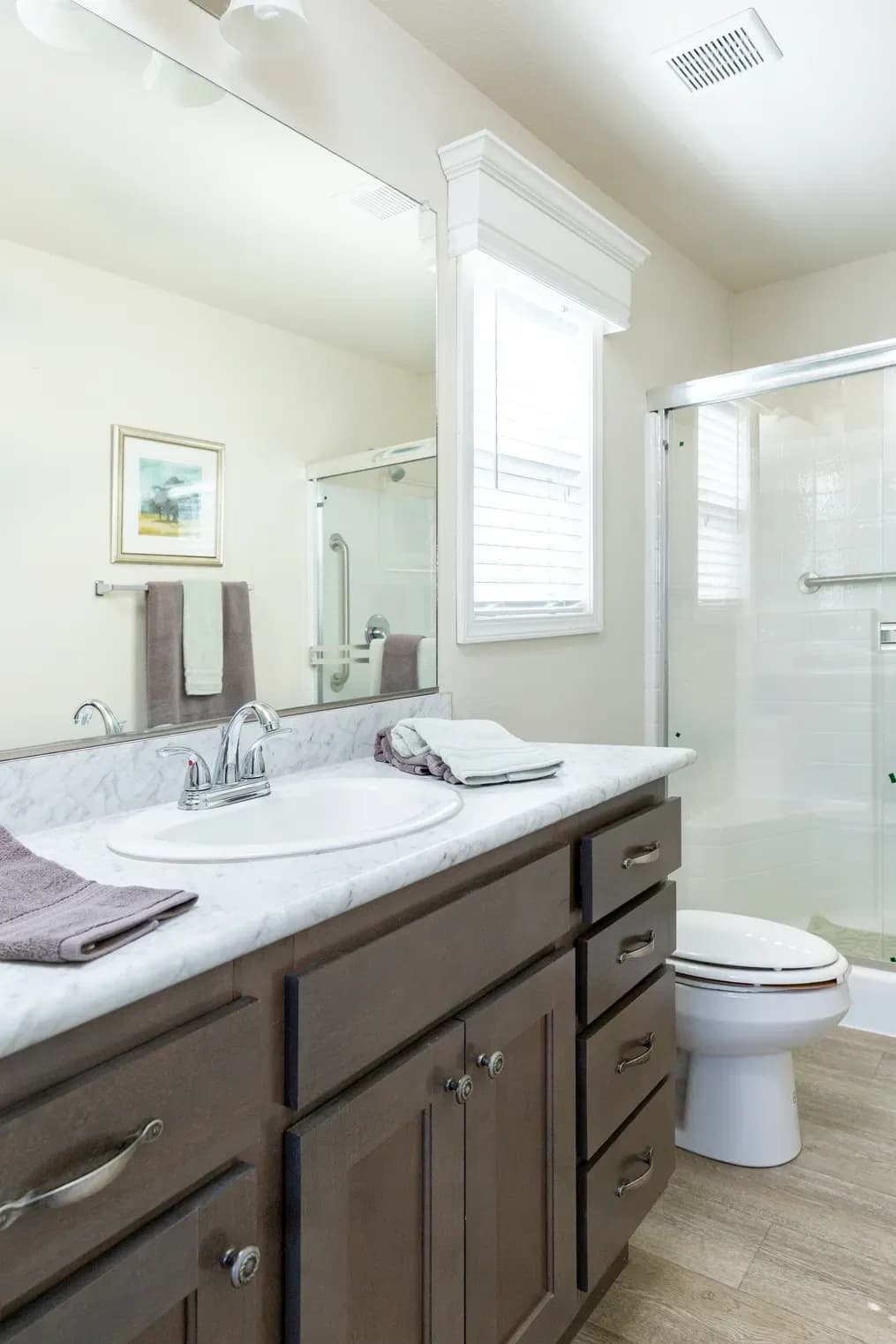 Fairpoint 27543f interior and bathroom home features