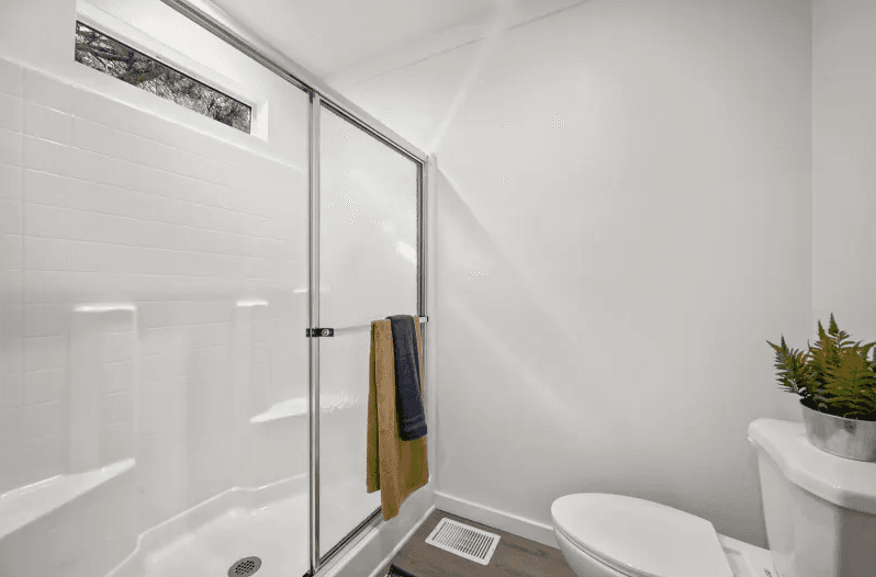 Gs 9904 a bathroom home features